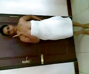 The maid là trong này nóng có ba người chich nhau ko che