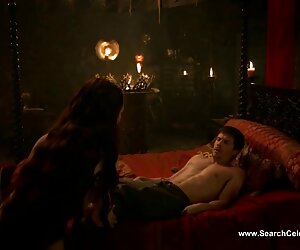 Ursula Moore và Foxy Roxy trong sex ko một cổ khiêu dâm