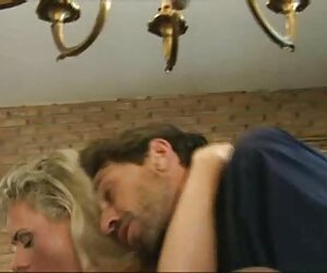 Rina Ellis với kem xxx không che bởi